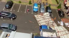 Acoperișuri luate pe sus de o furtună puternică. Prăpădul a fost făcut în doar 30 de minute