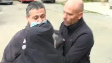 Incident violent la o mănăstire de maici din Hunedoara: Doi bărbaţi au fost dați afară din biserică după ce au surprins o slujbă / Reacția BOR