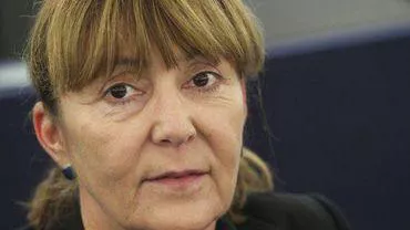 Poliția a stabilit că Monica Macovei ar fi vinovată de producerea accidentului în care un motociclist a fost rănit grav